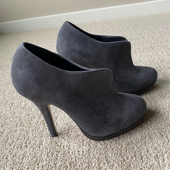 NEW Women’s ALDO Gray Suede Heels Size 5 - Picture 2 of 3